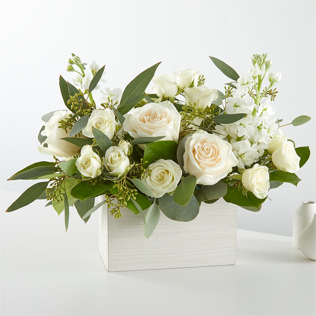 Fresh Linen Box Bouquet – Fleuriste Boucherville, Boucherville PQ