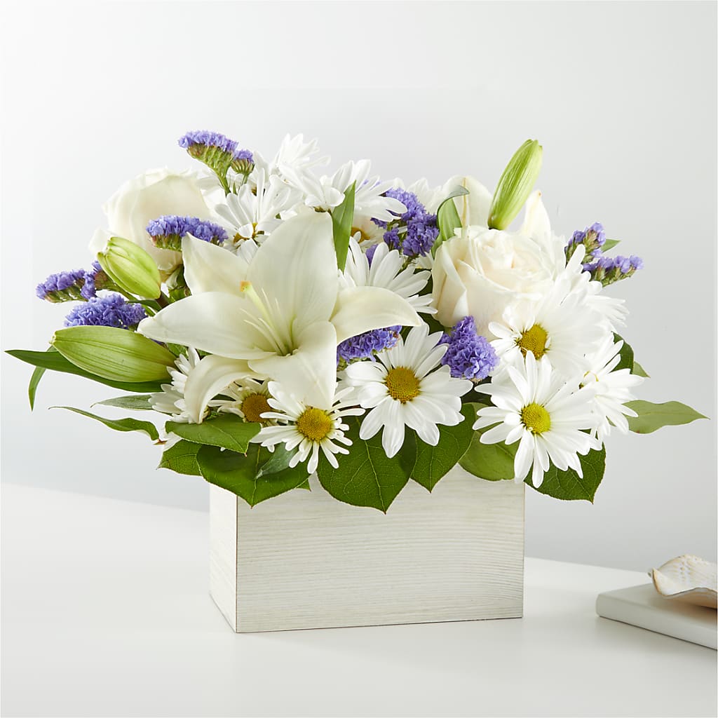 Beyond Blue Box Bouquet – Fleuriste Boucherville, Boucherville PQ