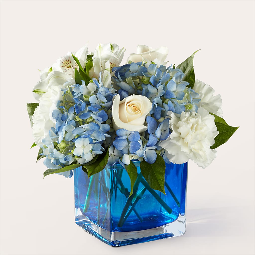 Soothing Waters Bouquet – Fleuriste Boucherville, Boucherville PQ