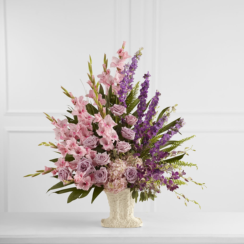 Flowing Garden Arrangement – Fleuriste Boucherville, Boucherville PQ