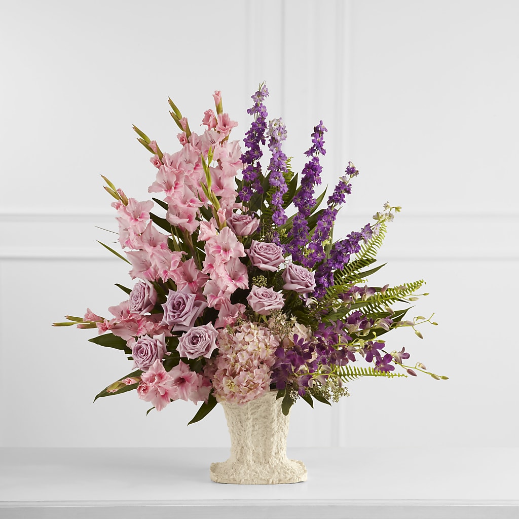 Flowing Garden Arrangement – Fleuriste Boucherville, Boucherville PQ