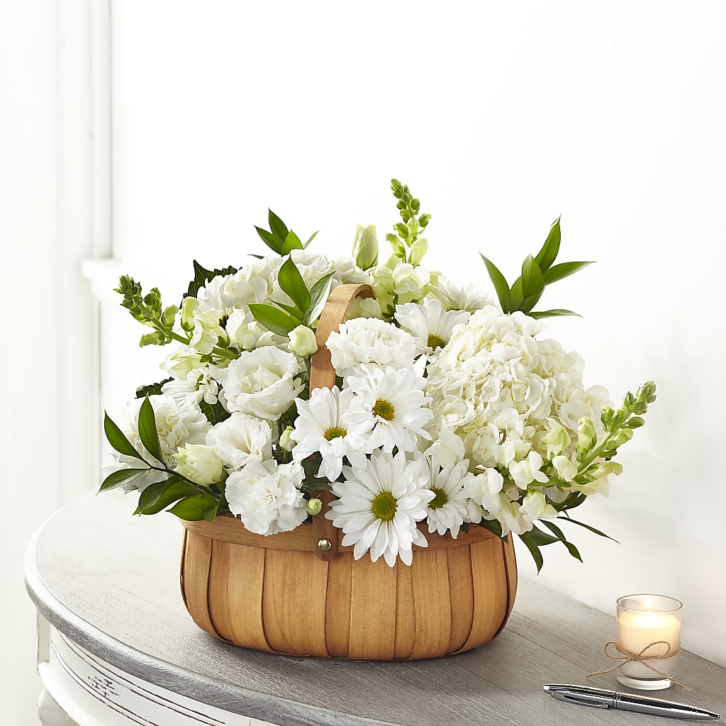 Pure Ivory Basket – Fleuriste Boucherville, Boucherville PQ