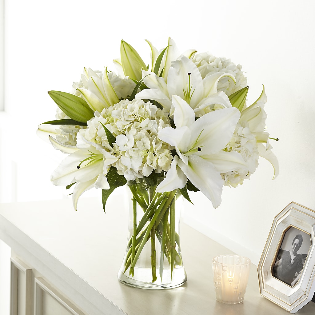 Compassionate Lily Bouquet – Fleuriste Boucherville, Boucherville PQ