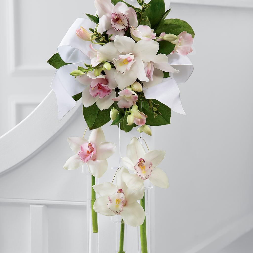 Perfect Entrance Pew Arrangement – Fleuriste Boucherville, Boucherville PQ