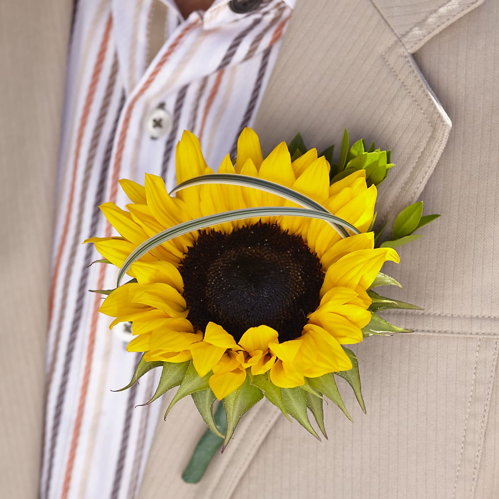 Free Spirit Boutonniere – Fleuriste Boucherville, Boucherville PQ
