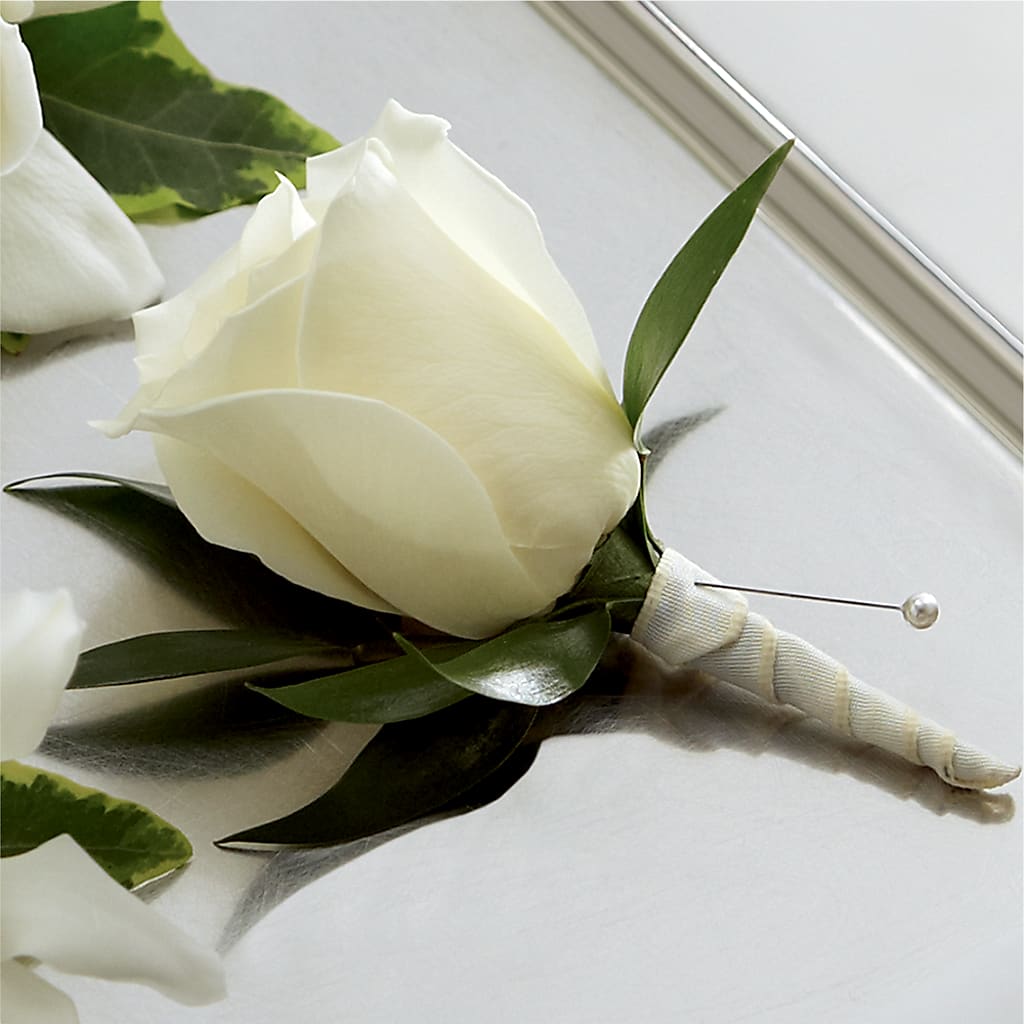 White Rose Boutonniere – Fleuriste Boucherville, Boucherville PQ