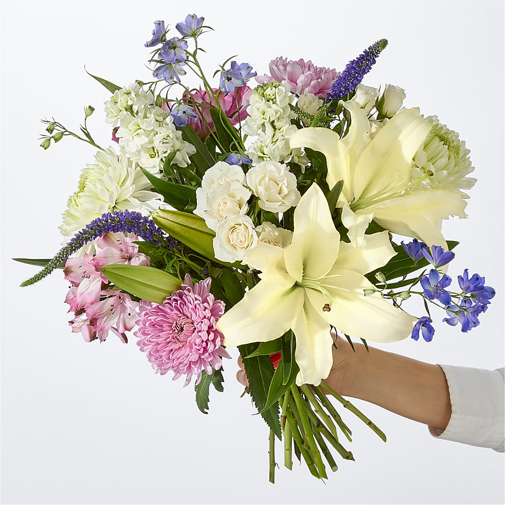 Winter Celebration Bouquet –  Fleuriste Boucherville, Boucherville PQ