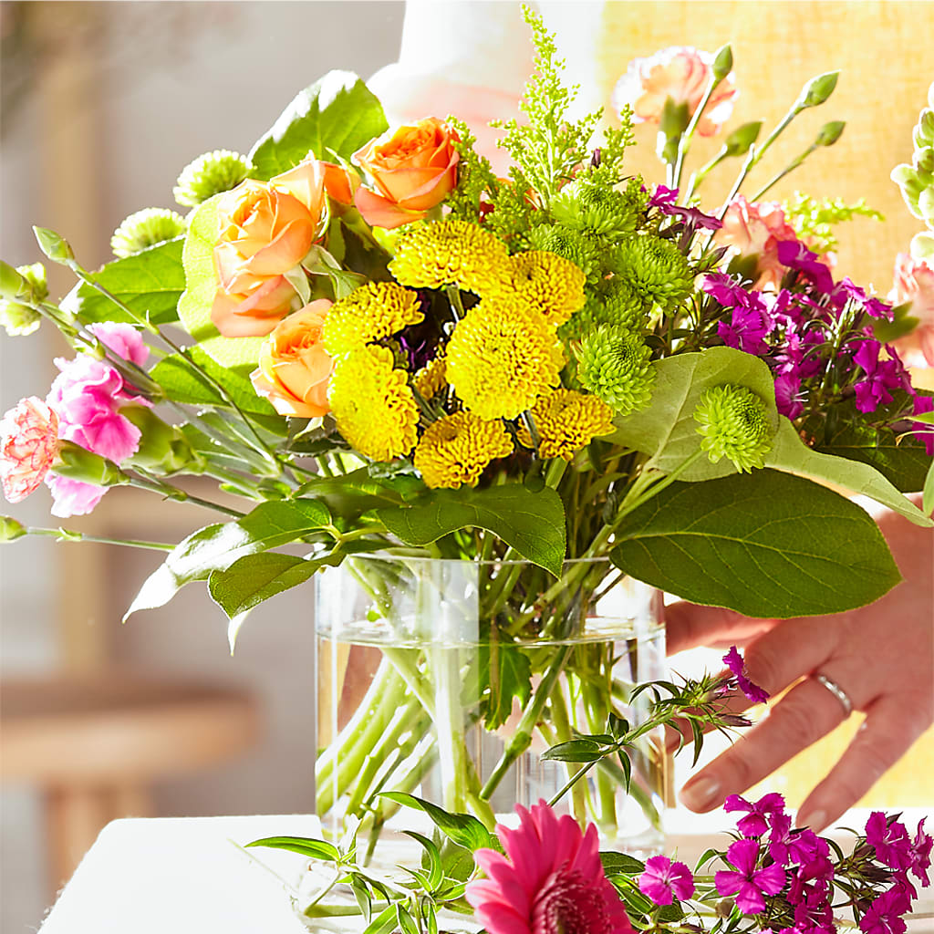 Bold & Bright – A Florist Original –  Fleuriste Boucherville, Boucherville PQ