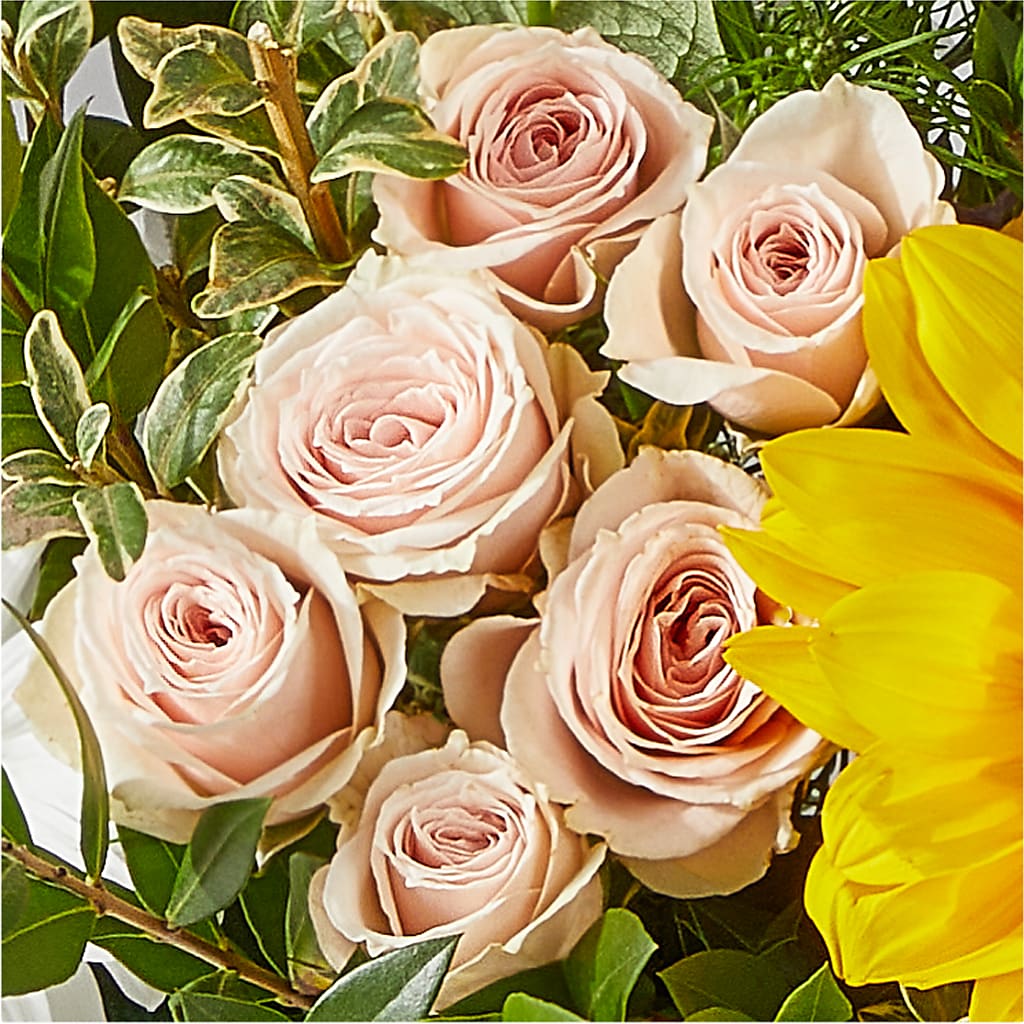 The Good Life Bouquet –  Fleuriste Boucherville, Boucherville PQ