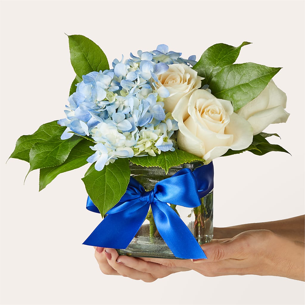Sky Blue Delight Bouquet –  Fleuriste Boucherville, Boucherville PQ