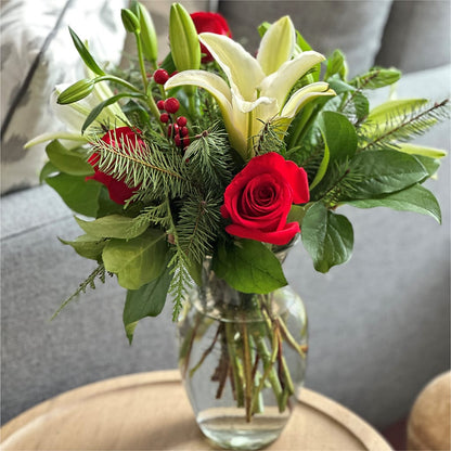 Sparkling Snowflakes Bouquet –  Fleuriste Boucherville, Boucherville PQ