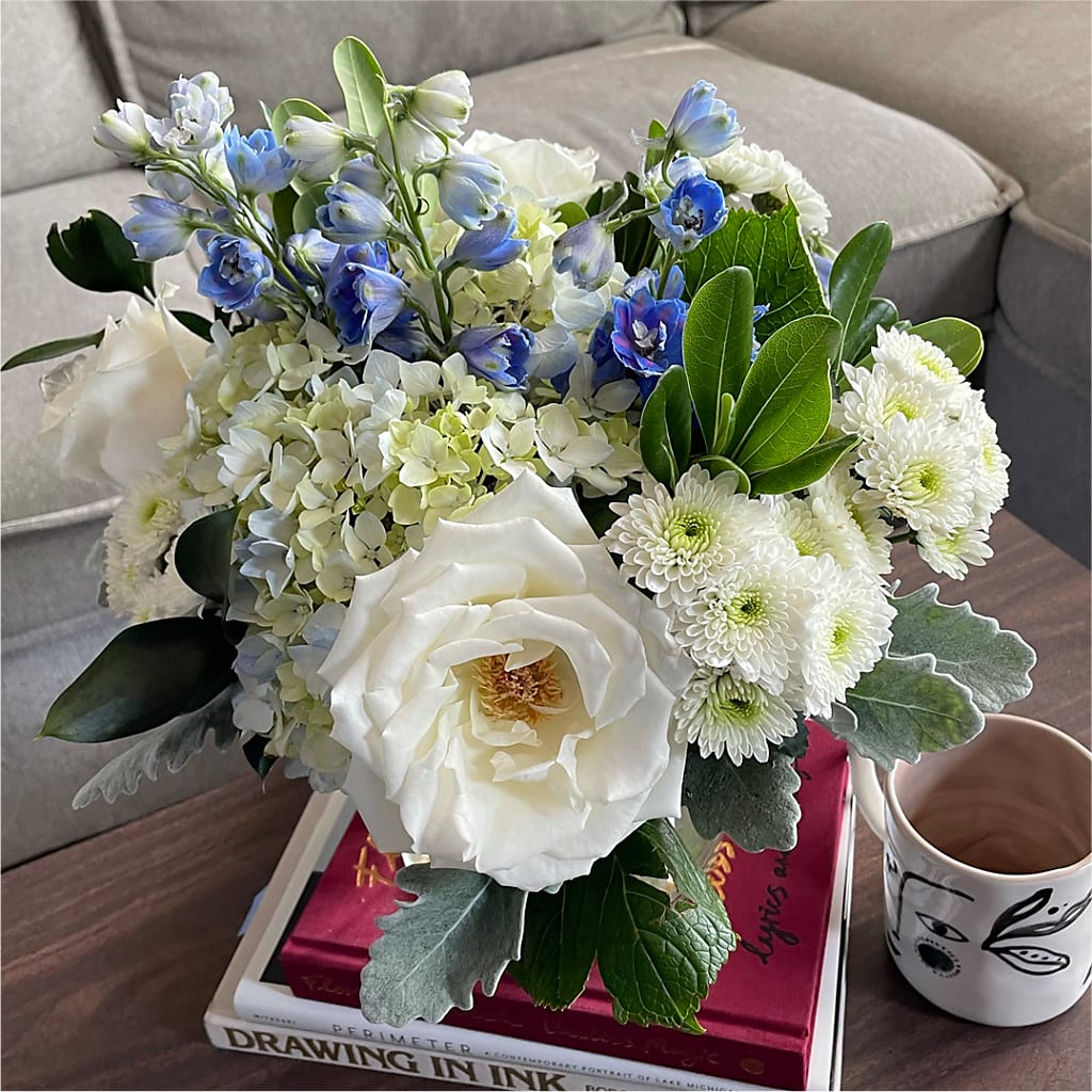 Clear Skies Bouquet –  Fleuriste Boucherville, Boucherville PQ