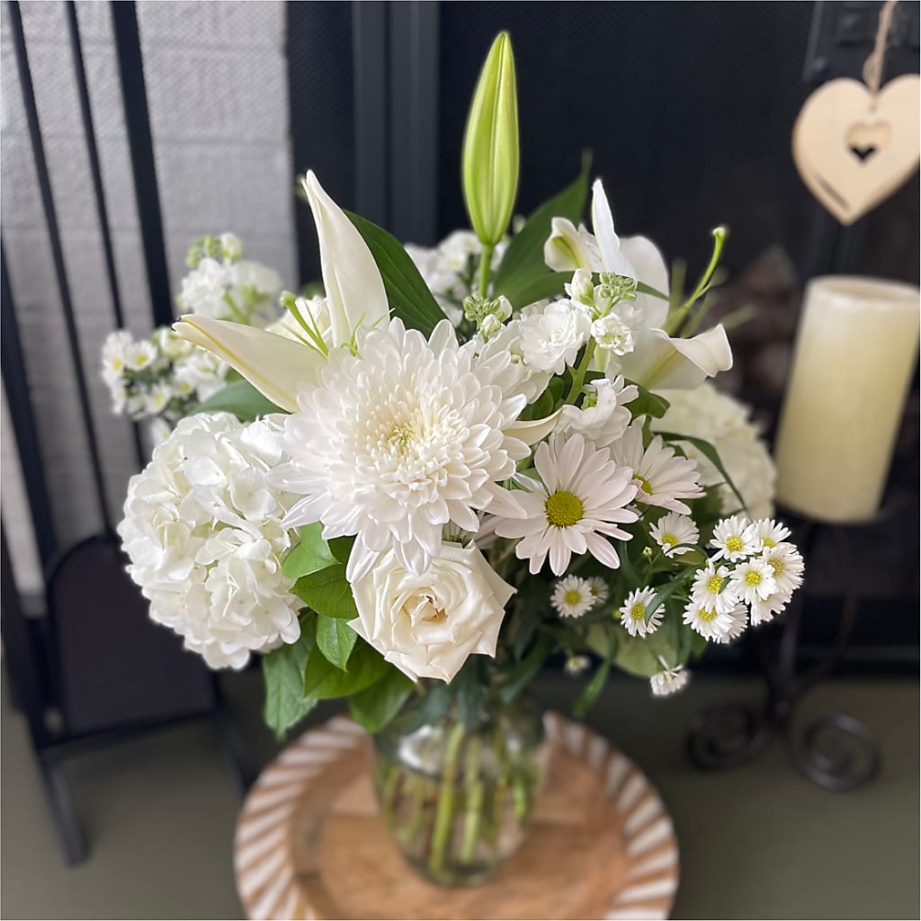Classic Ivory – A Florist Original –  Fleuriste Boucherville, Boucherville PQ