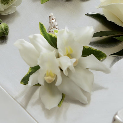 White Mini Cymbidium Boutonniere –  Fleuriste Boucherville, Boucherville PQ